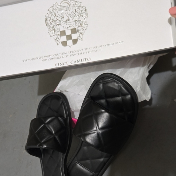 NIB Vince Camuto "Brennda" Quilted Slide Sandals in Black - Picture 3 of 5